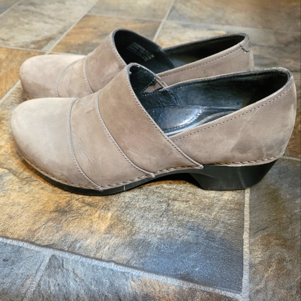 Dansko Suede Tan Mules Sz 38